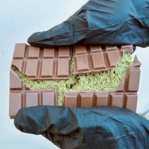 Pistachio Kunafa Chocolate